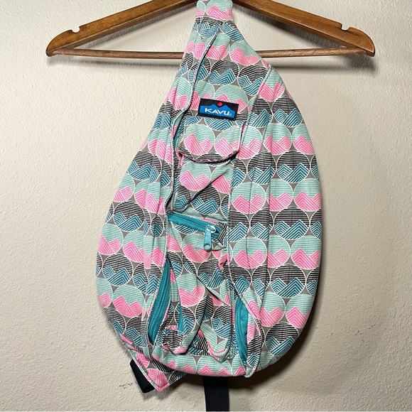 KAVU Rope Sling Bag Crossbody Backpack Horizon Dot Mountain Print Pink Gray Blue - Picture 2 of 6